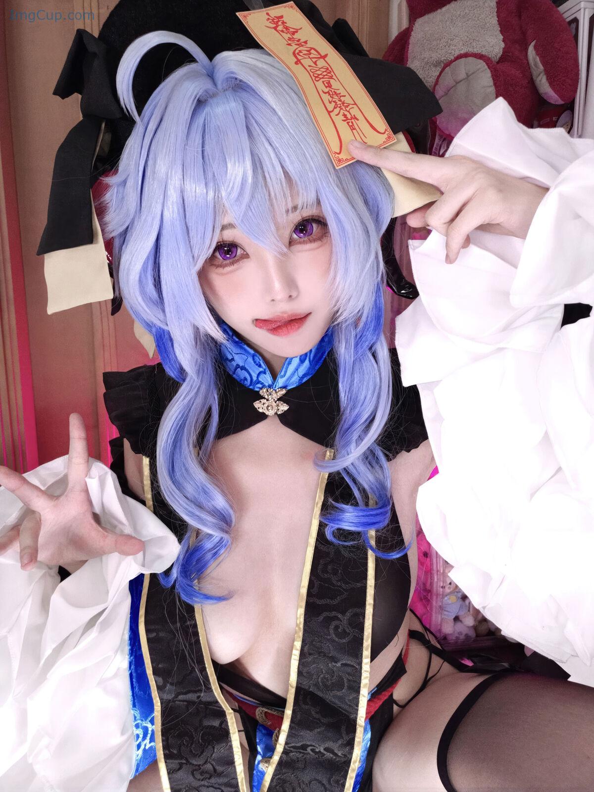1764076971_878_Coser@蜜汁猫裘-–-原神-甘雨-国风小僵尸-47P-–-2V.jpg 1764076971 878 Coser@蜜汁猫裘 – 原神 甘雨 国风小僵尸 47P – 2V