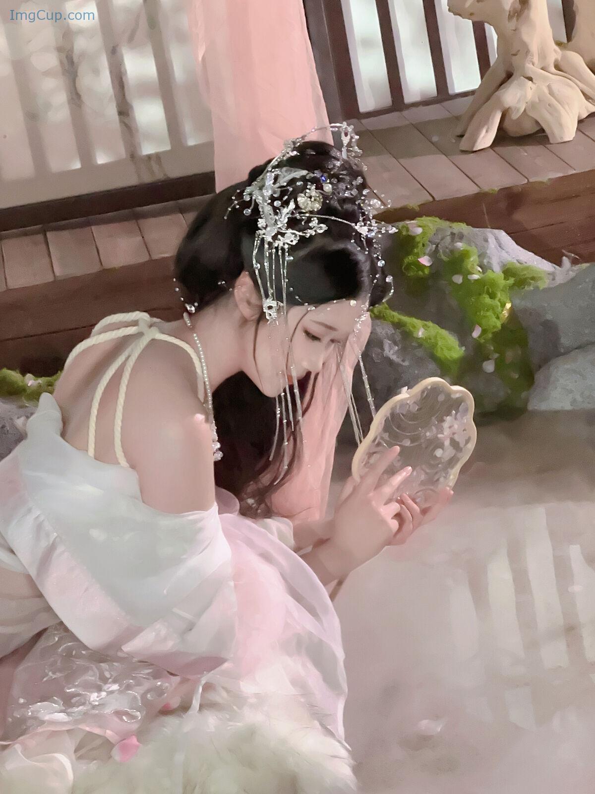 1764167279_986_Coser@三度_69-–-小师姐-81P.jpg 1764167279 986 Coser@三度 69 – 小师姐 81P