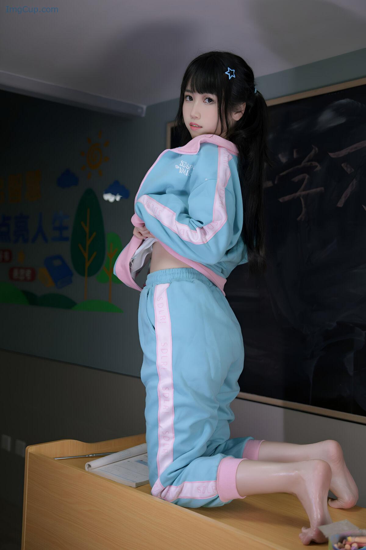 1765323189_615_Coser@不呆猫-–-涂油教室实习生-77P-–-1V.jpg 1765323189 615 Coser@不呆猫 – 涂油教室实习生 77P – 1V