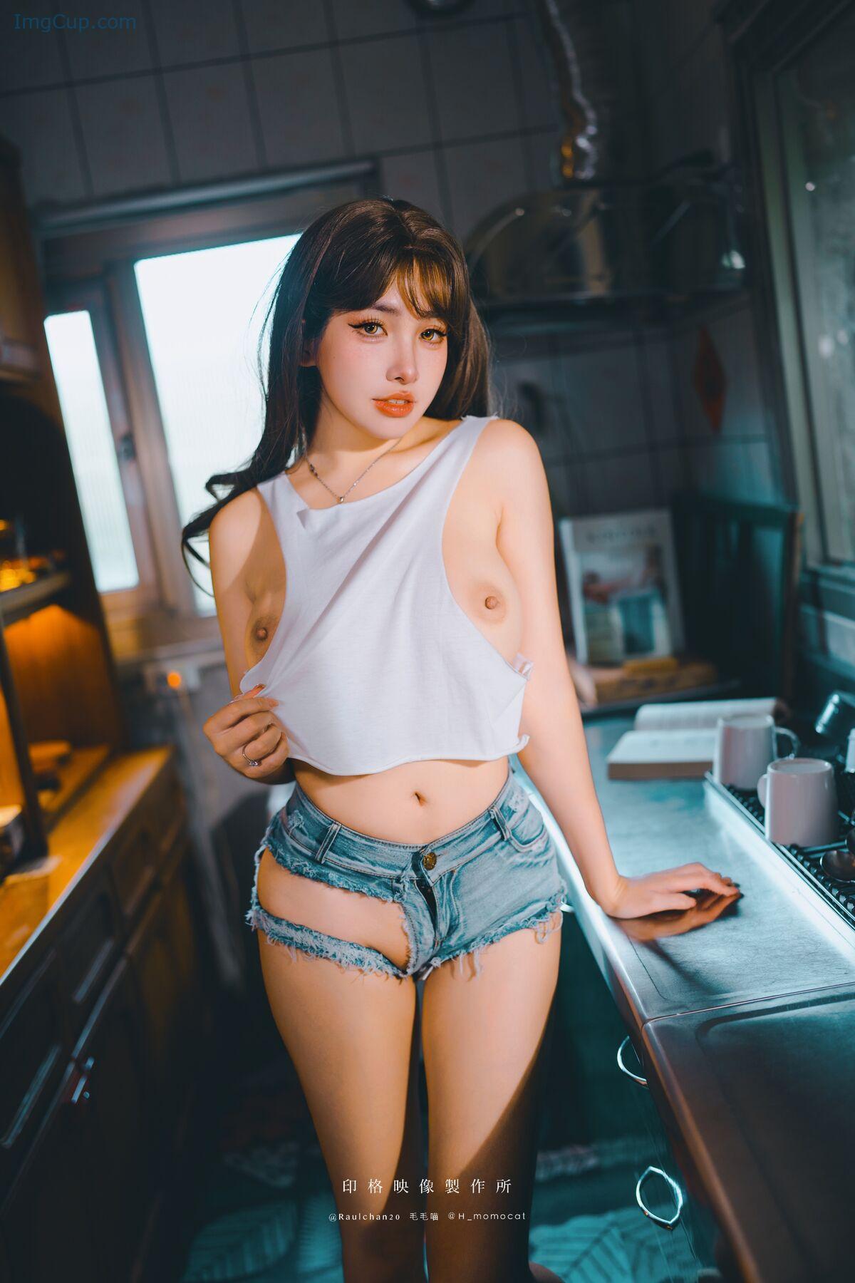 1766082267_366_Coser@慕慕Momo-–-新婚後不斷誘惑我的妻子-58P.jpg 1766082267 366 Coser@慕慕Momo – 新婚後不斷誘惑我的妻子 58P