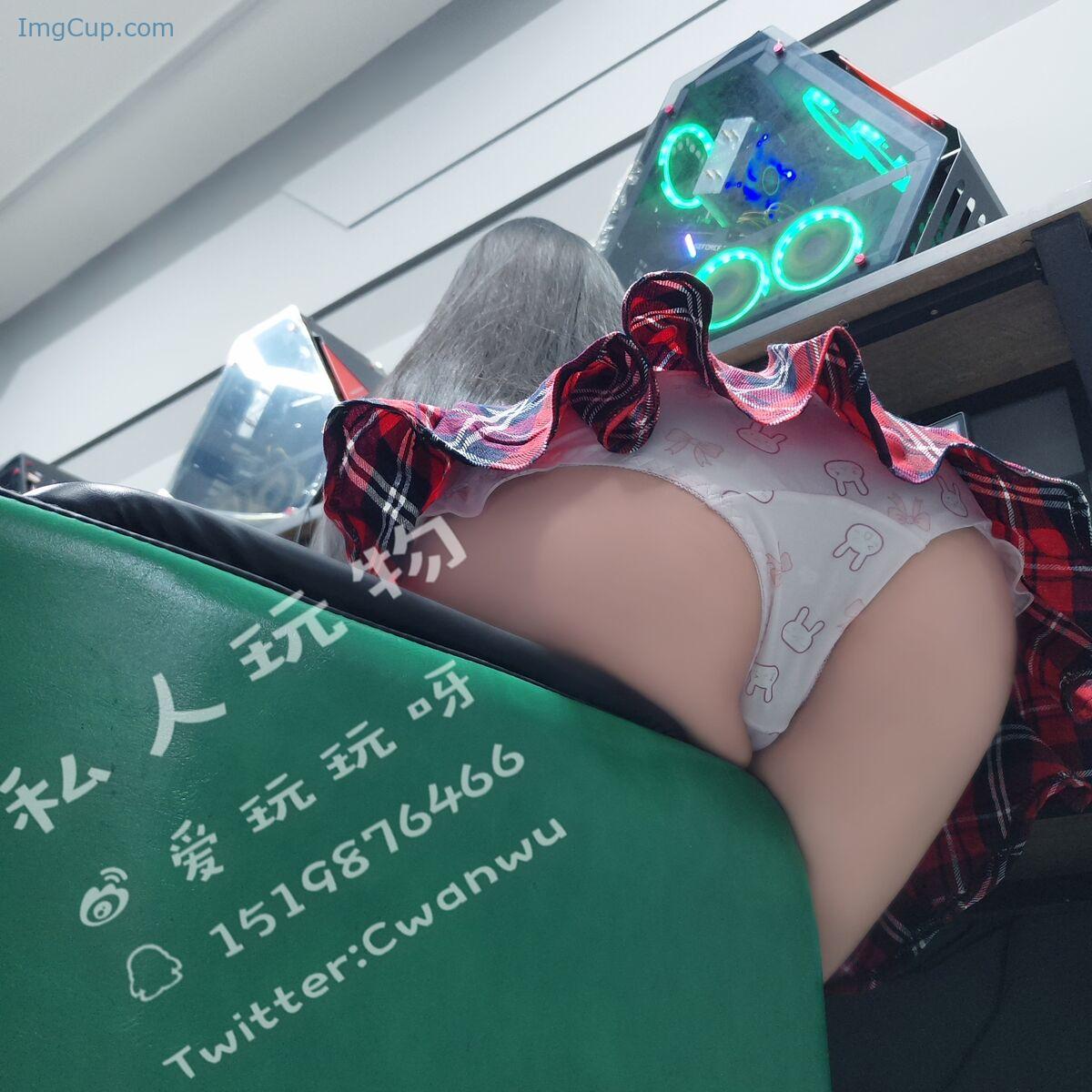 1766696447_476_Coser@私人玩物-–-网吧露出-48P-–-4V.jpg 1766696447 476 Coser@私人玩物 – 网吧露出 48P – 4V
