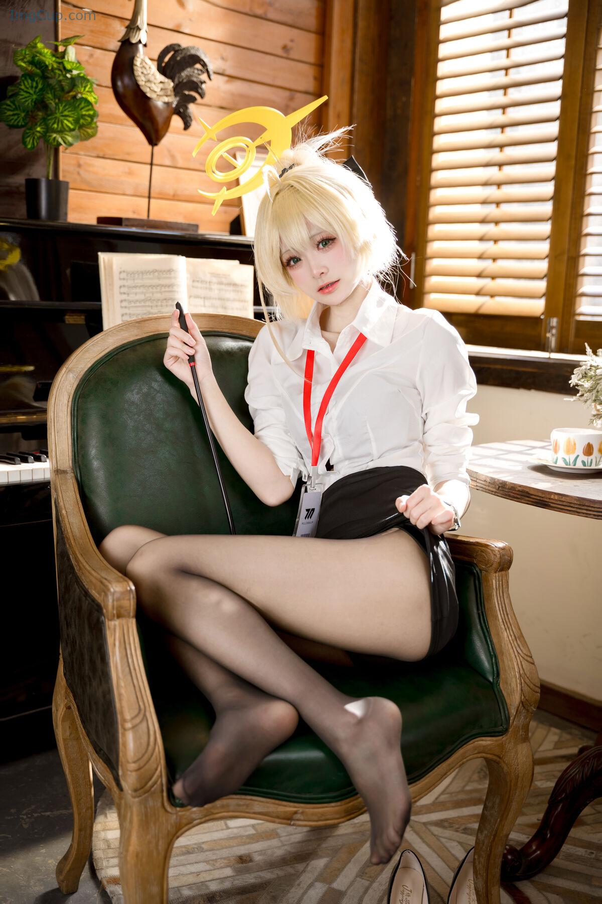 1766841058_688_Coser@九柒喵-–-笑面教授ol制服-53P.jpg 1766841058 688 Coser@九柒喵 – 笑面教授ol制服 53P