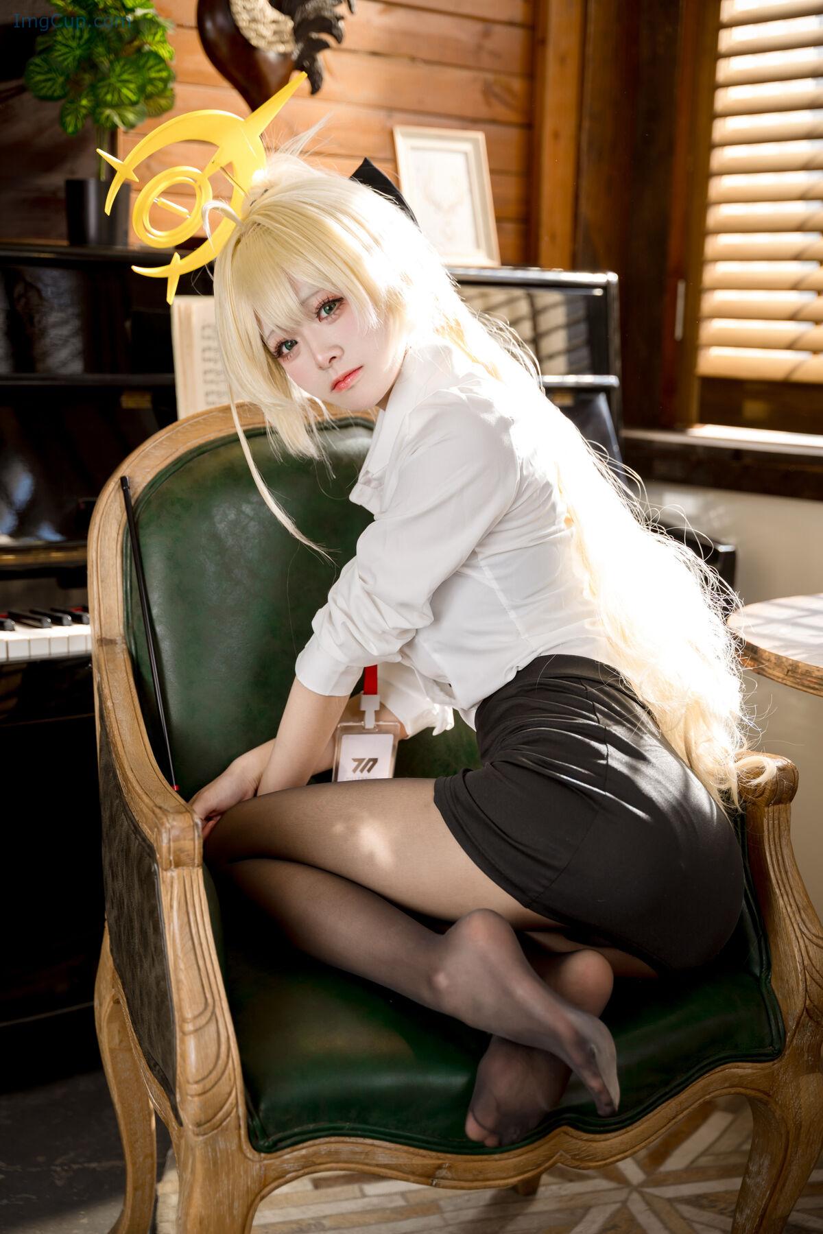 1766841068_635_Coser@九柒喵-–-笑面教授ol制服-53P.jpg 1766841068 635 Coser@九柒喵 – 笑面教授ol制服 53P