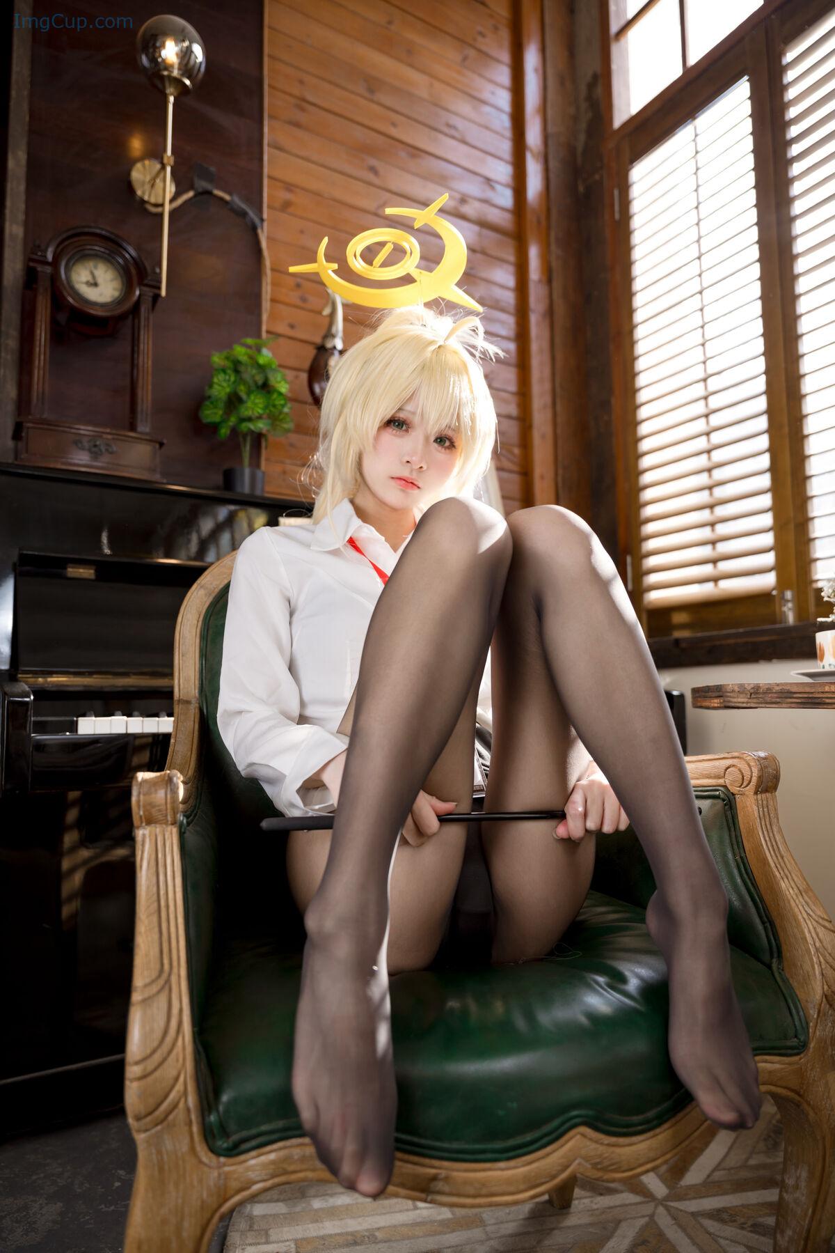 1766841078_480_Coser@九柒喵-–-笑面教授ol制服-53P.jpg 1766841078 480 Coser@九柒喵 – 笑面教授ol制服 53P