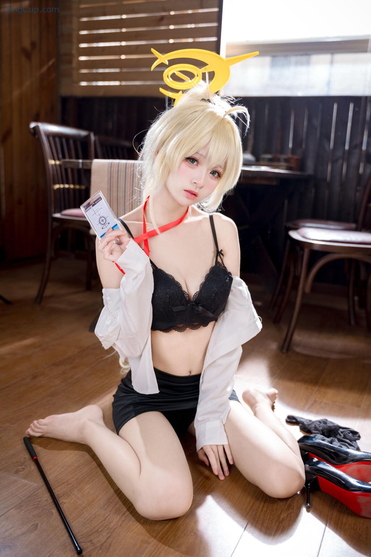 1766841081_906_Coser@九柒喵-–-笑面教授ol制服-53P.jpg 1766841081 906 Coser@九柒喵 – 笑面教授ol制服 53P