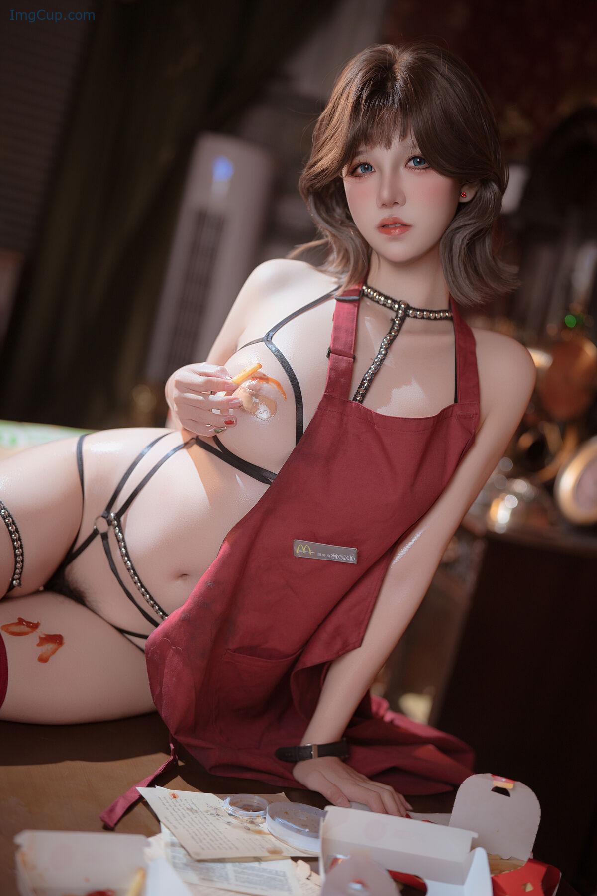 1766967682_590_Coser@阿薰kaOri-–-围裙下的秘密-Part01-59P.jpg 1766967682 590 Coser@阿薰kaOri – 围裙下的秘密 Part01 59P