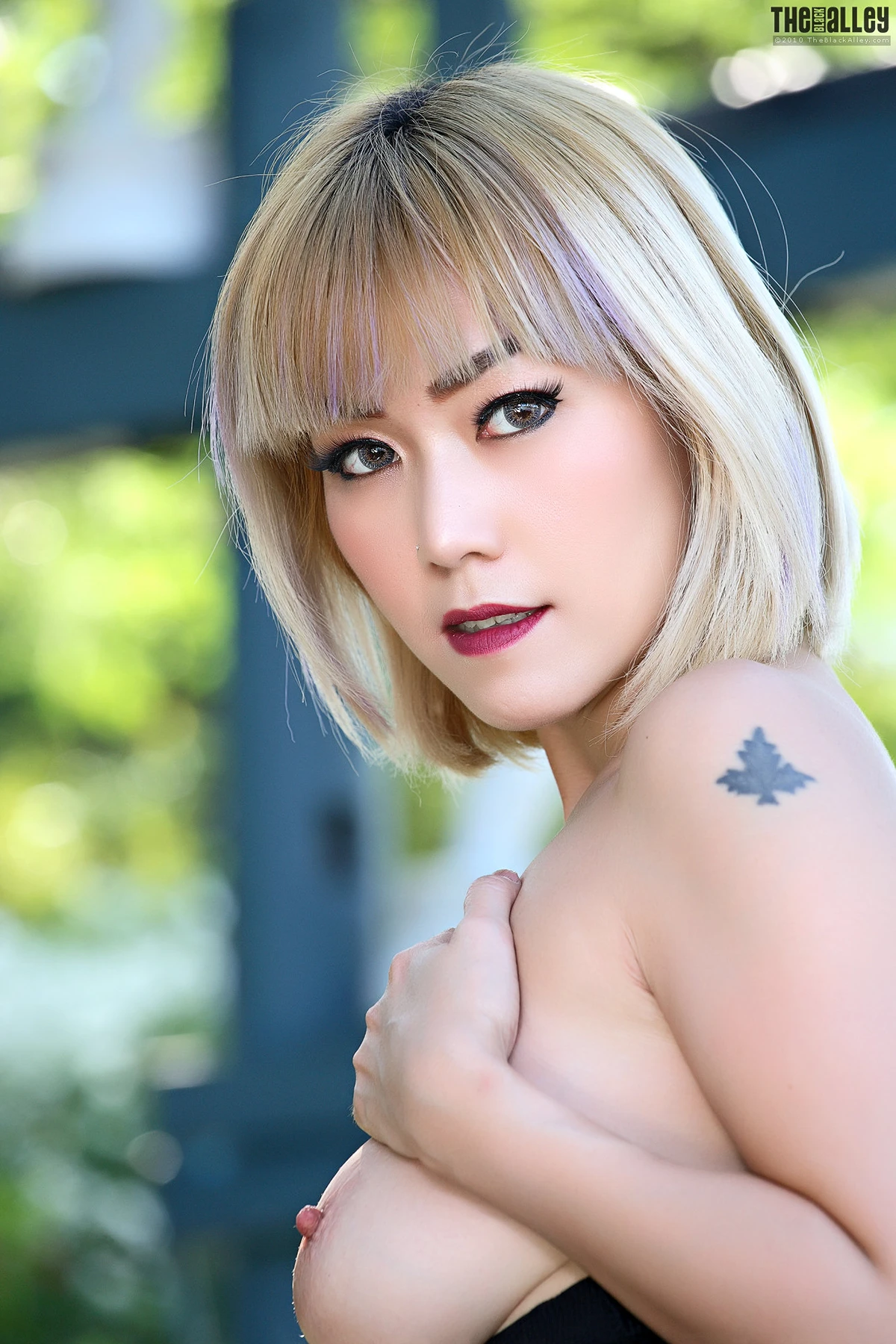 1767939551_94_Yuri-The-Black-Alley-Photobook-Set03.jpg 1767939551 94 Yuri The Black Alley Photobook Set03