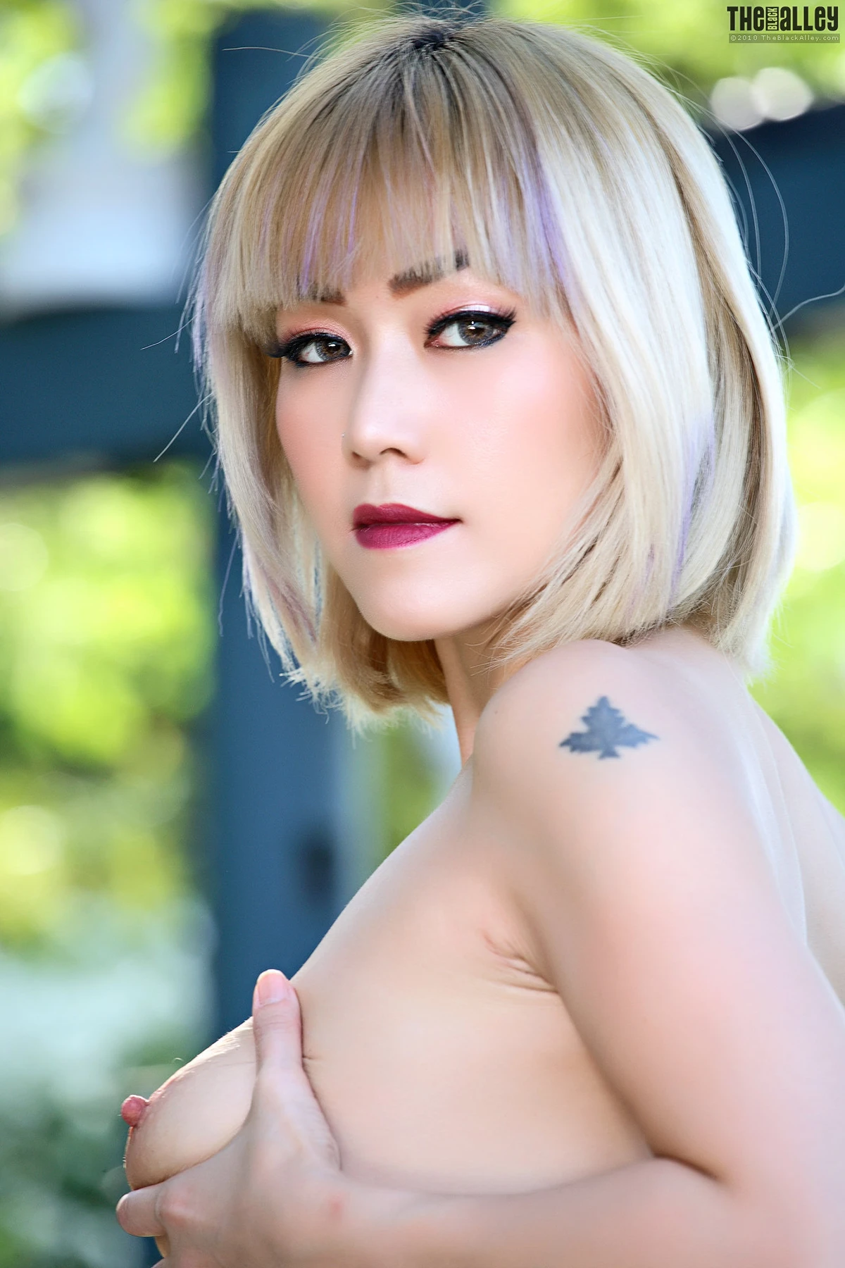 1767939554_737_Yuri-The-Black-Alley-Photobook-Set03.jpg 1767939554 737 Yuri The Black Alley Photobook Set03