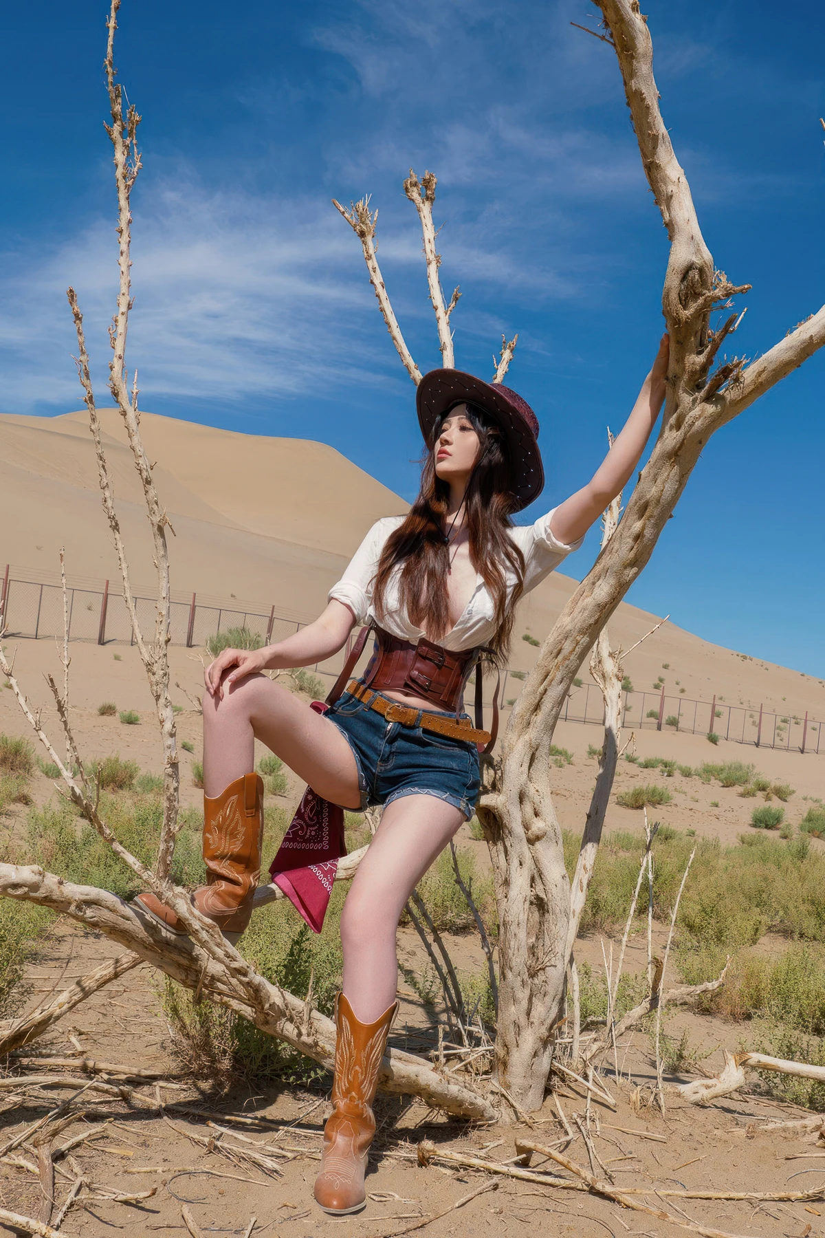 COS03Y021_34.webp.webp COS03Y021 34.webp