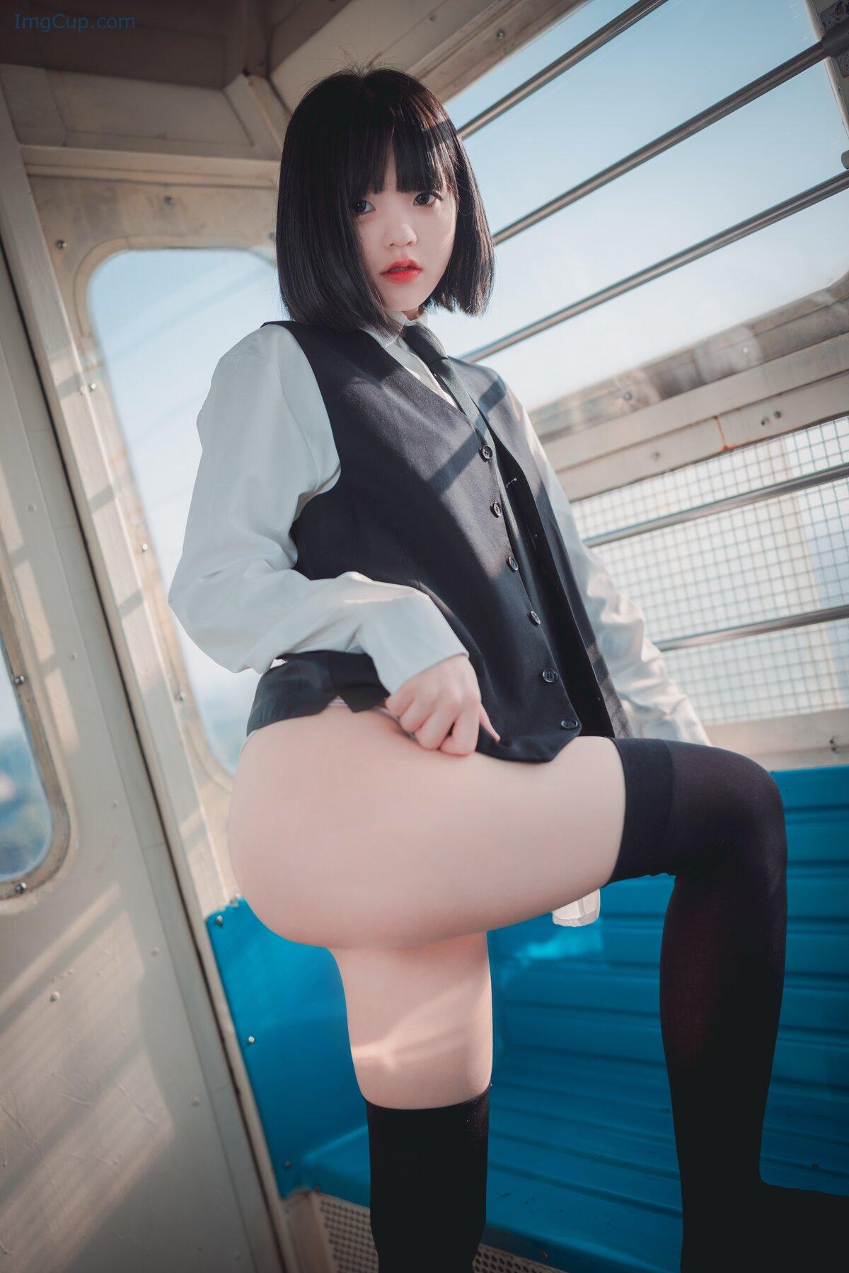 1775801200_331_DJAWA-Jeong-Jenny-정제니-–-Theme-Park-Girl-B.jpg 1775801200 331 DJAWA Jeong Jenny 정제니 – Theme Park Girl B