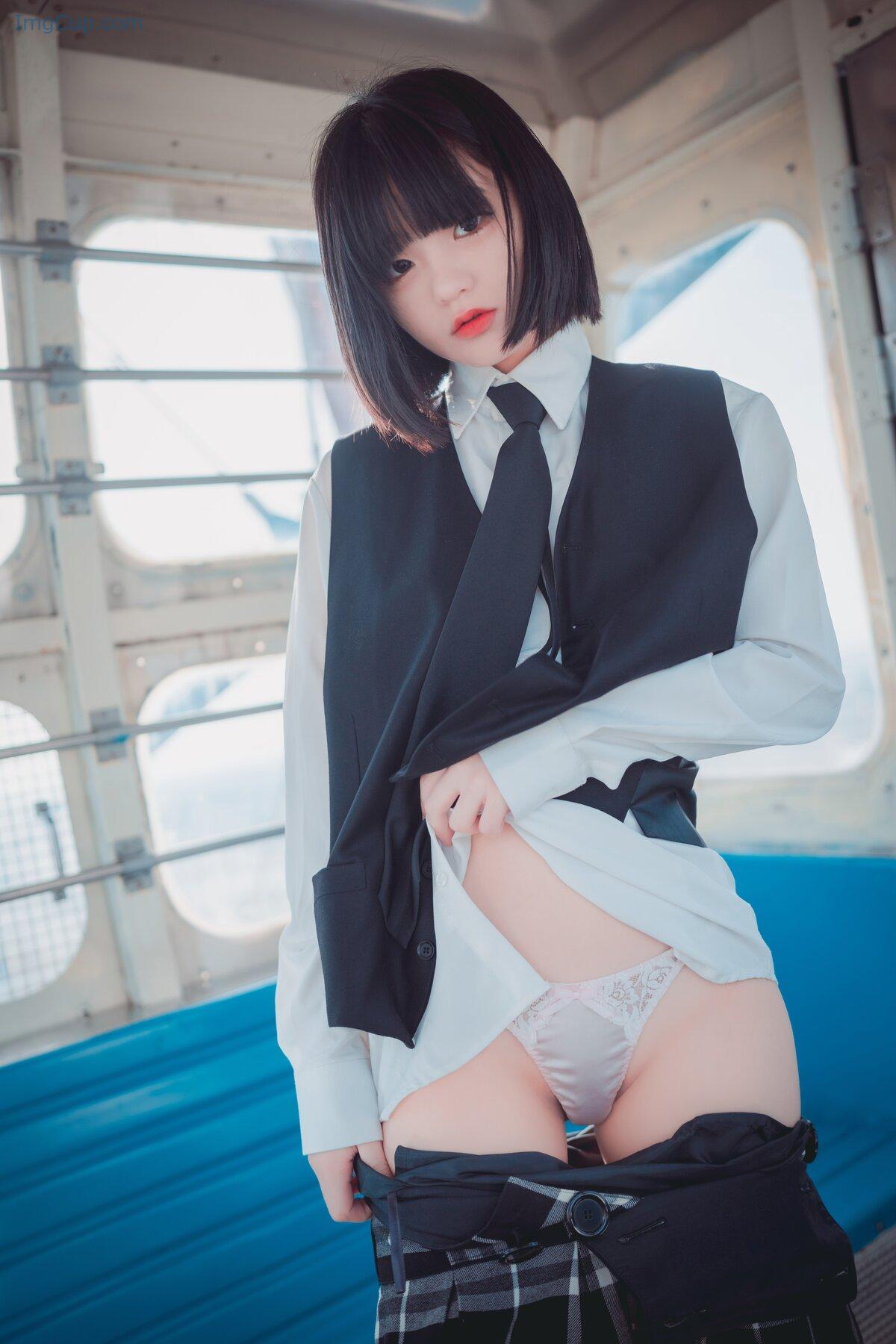 1775804938_32_DJAWA-Jeong-Jenny-정제니-–-Theme-Park-Girl-A.jpg 1775804938 32 DJAWA Jeong Jenny 정제니 – Theme Park Girl A