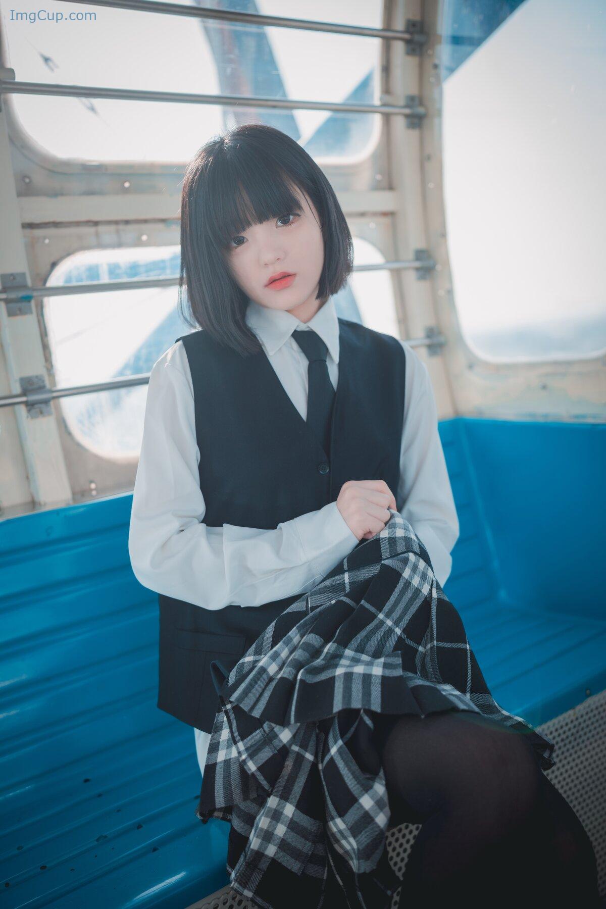 1775804947_780_DJAWA-Jeong-Jenny-정제니-–-Theme-Park-Girl-A.jpg 1775804947 780 DJAWA Jeong Jenny 정제니 – Theme Park Girl A