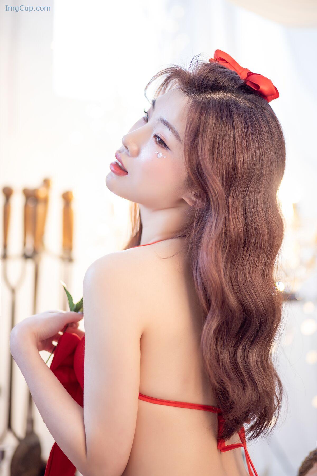 1775904076_216_Yebin-전예빈-–-X-mas-Present.jpg 1775904076 216 Yebin 전예빈 – X mas Present