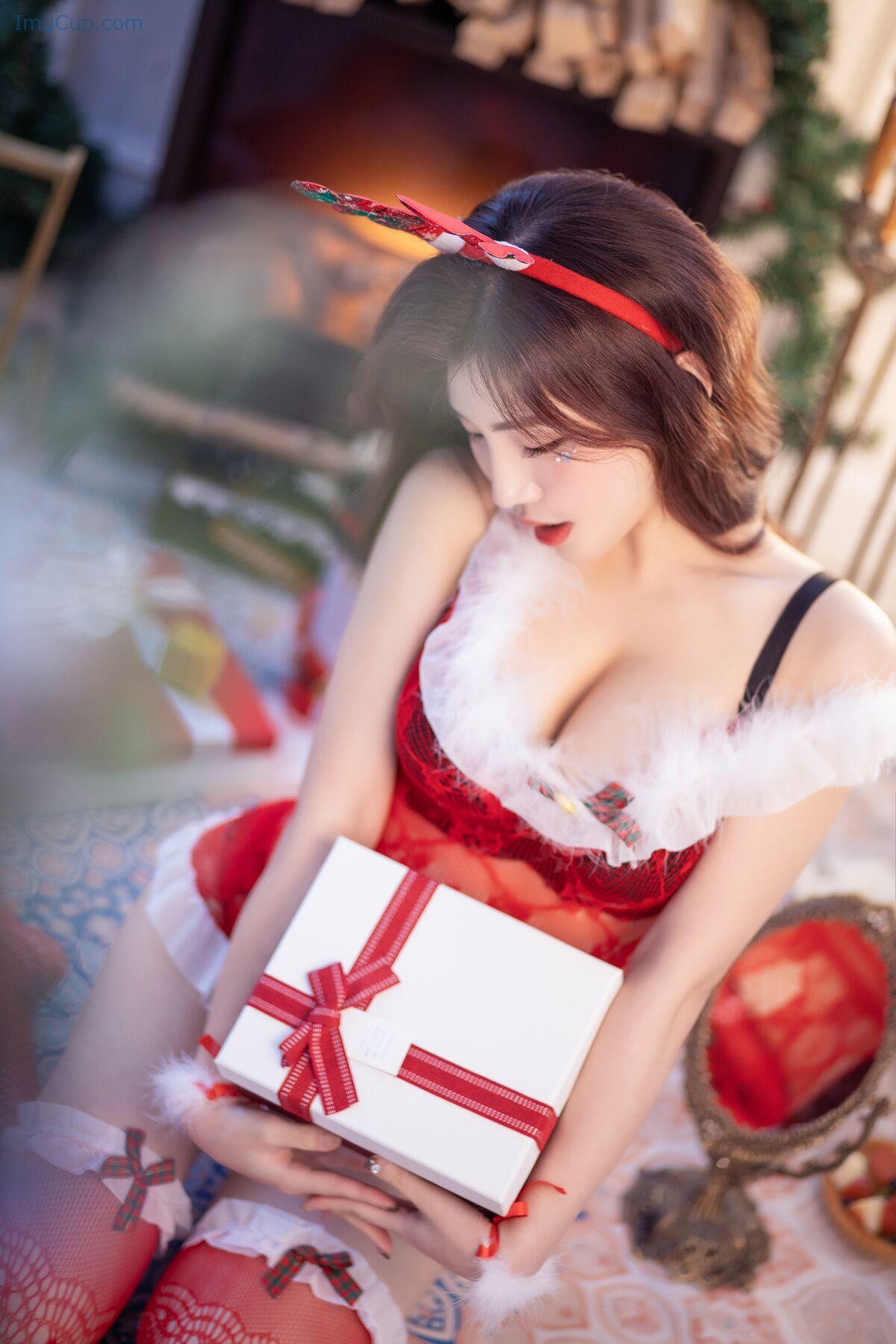 1775904181_270_Yebin-전예빈-–-X-mas-Present.jpg 1775904181 270 Yebin 전예빈 – X mas Present