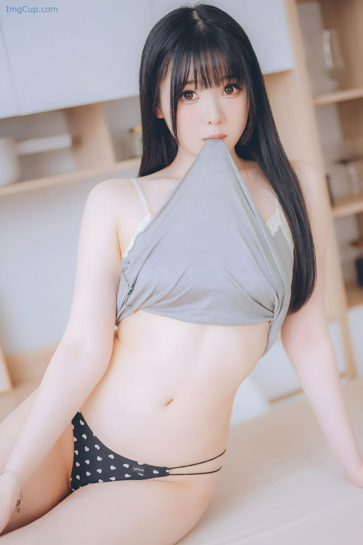 1775963251_744_Coser@霜月Shimo-–-DL版写真集」週末彼女-Part2.jpg 1775963251 744 Coser@霜月Shimo – DL版写真集」週末彼女 Part2