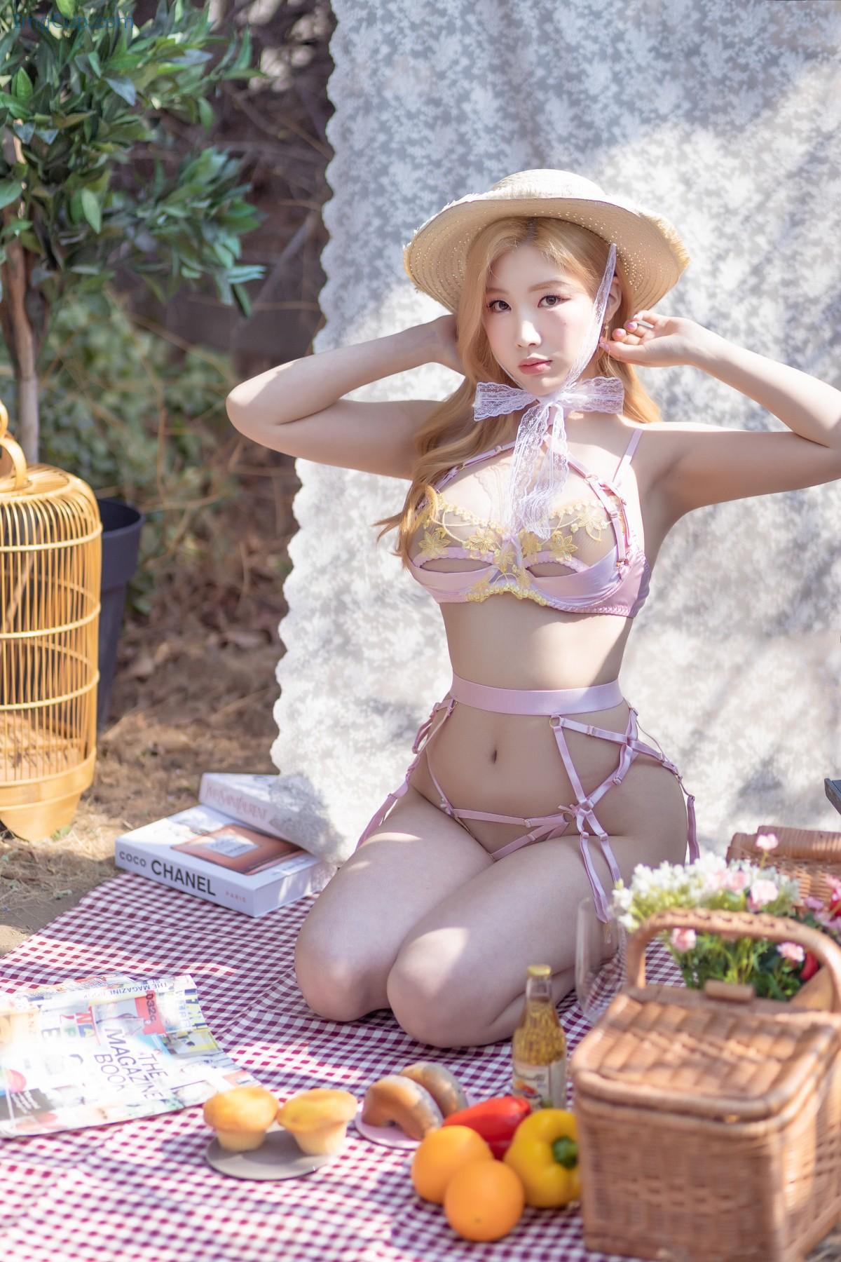 1776006700_284_Yebin-전예빈-–-Picnic.jpg 1776006700 284 Yebin 전예빈 – Picnic