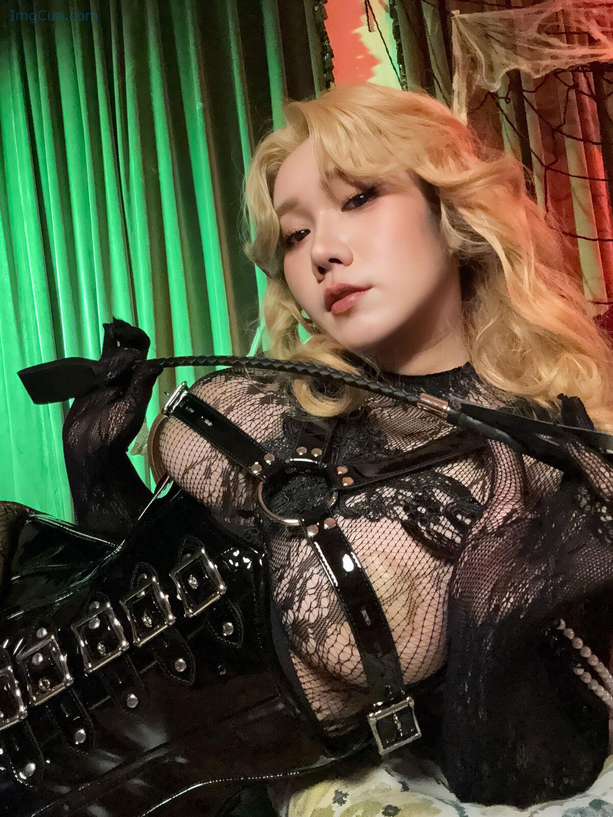 1776006720_389_Coser@麻花麻花酱-–-万圣节魔女-Part2.jpg 1776006720 389 Coser@麻花麻花酱 – 万圣节魔女 Part2