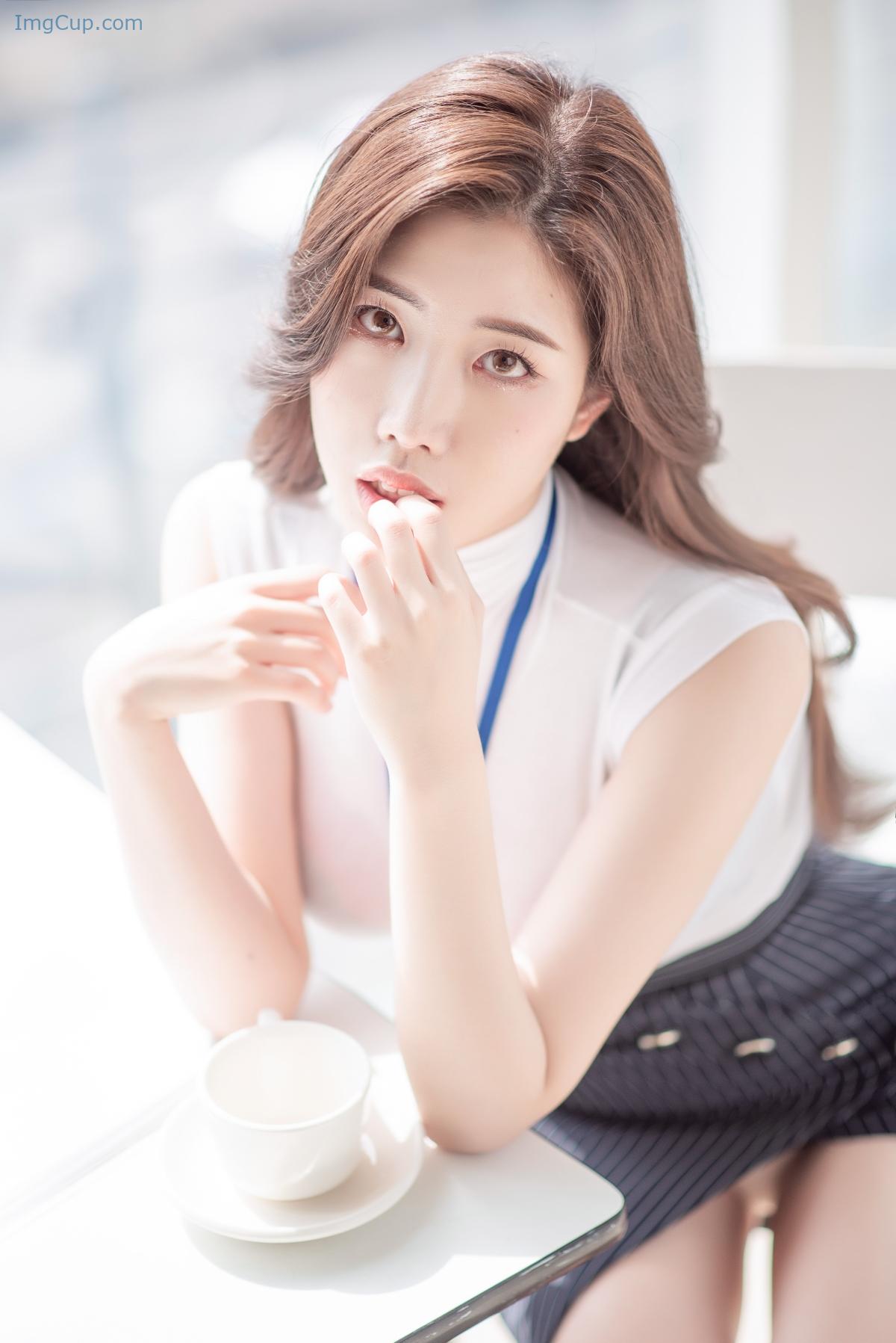 1776135134_842_Yebin-전예빈-–-Office-Look.jpg 1776135134 842 Yebin 전예빈 – Office Look