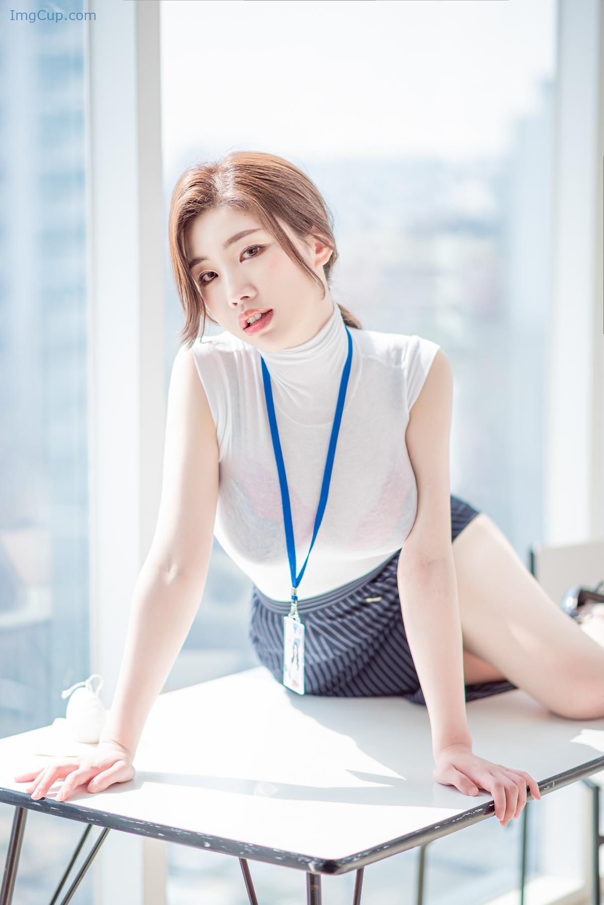 1776135154_120_Yebin-전예빈-–-Office-Look.jpg 1776135154 120 Yebin 전예빈 – Office Look