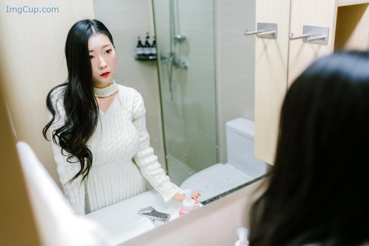 1776171820_524_Moon-Night-Snap-Mona-모나-–-In-the-Room.jpg 1776171820 524 Moon Night Snap Mona 모나 – In the Room