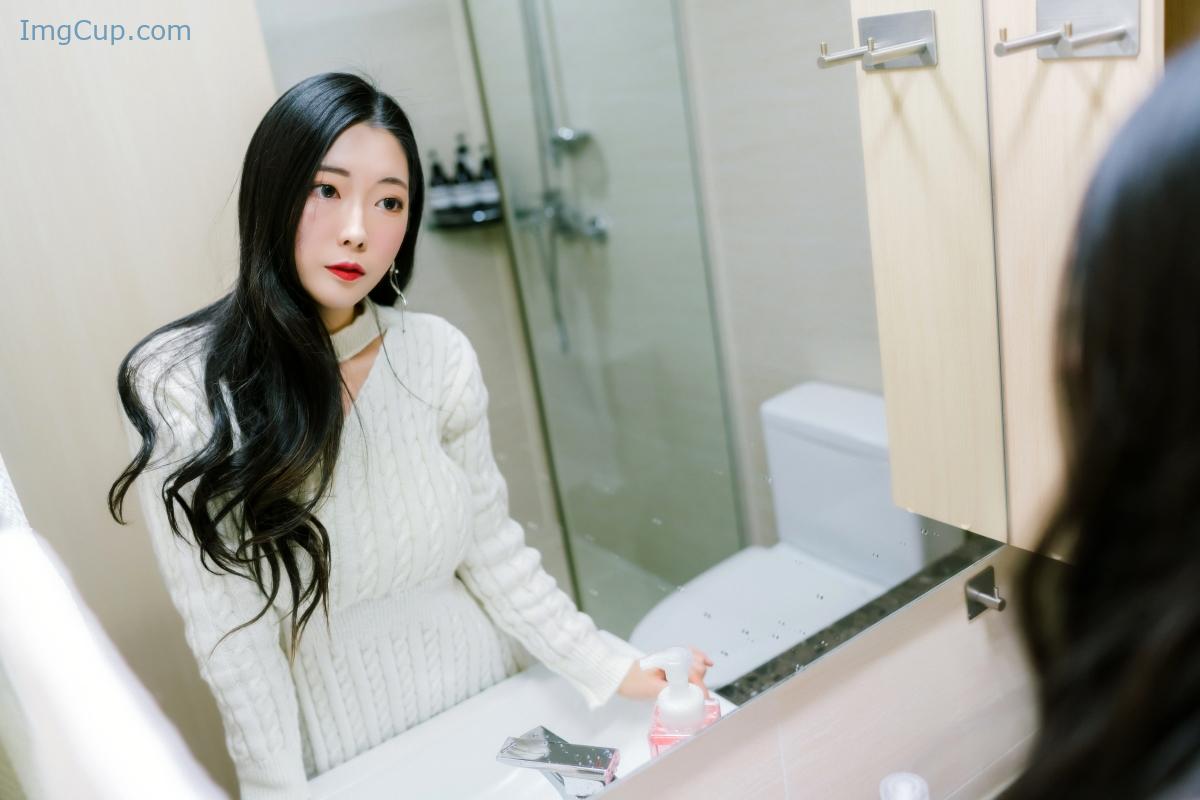 1776171823_686_Moon-Night-Snap-Mona-모나-–-In-the-Room.jpg 1776171823 686 Moon Night Snap Mona 모나 – In the Room