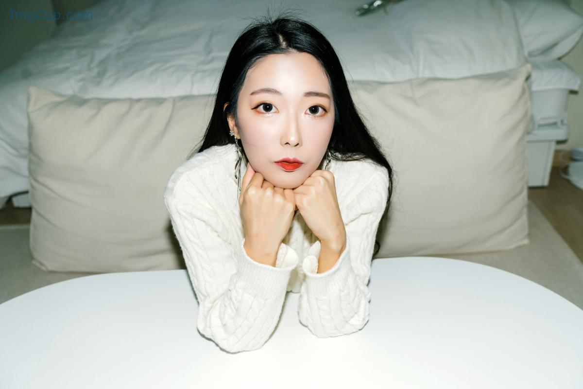 1776171846_650_Moon-Night-Snap-Mona-모나-–-In-the-Room.jpg 1776171846 650 Moon Night Snap Mona 모나 – In the Room
