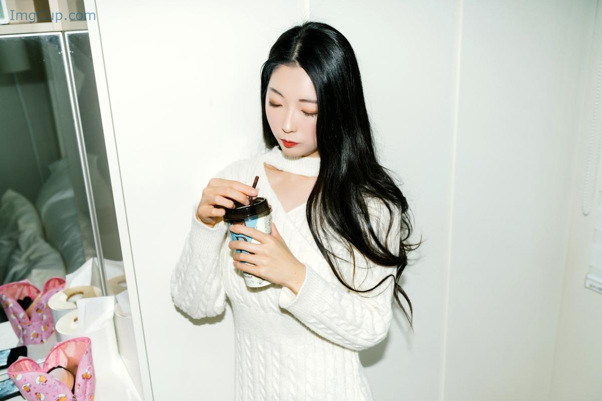 1776171856_618_Moon-Night-Snap-Mona-모나-–-In-the-Room.jpg 1776171856 618 Moon Night Snap Mona 모나 – In the Room