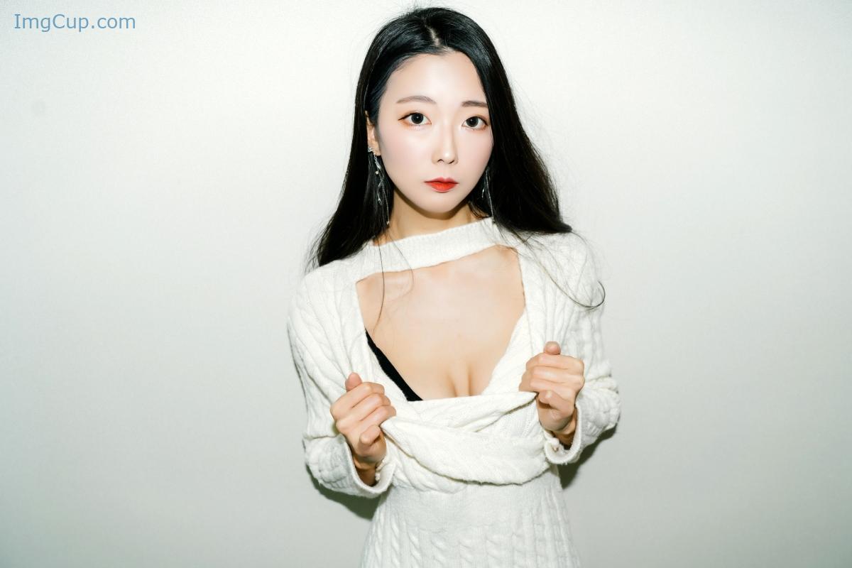 1776171865_696_Moon-Night-Snap-Mona-모나-–-In-the-Room.jpg 1776171865 696 Moon Night Snap Mona 모나 – In the Room