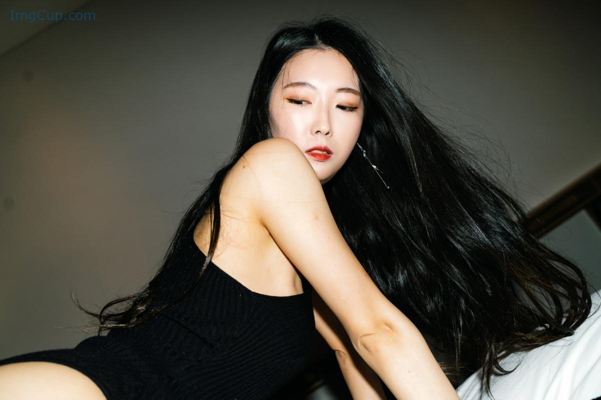 1776190094_386_Moon-Night-Snap-Mona-모나-–-BITCH.jpg 1776190094 386 Moon Night Snap Mona 모나 – BITCH