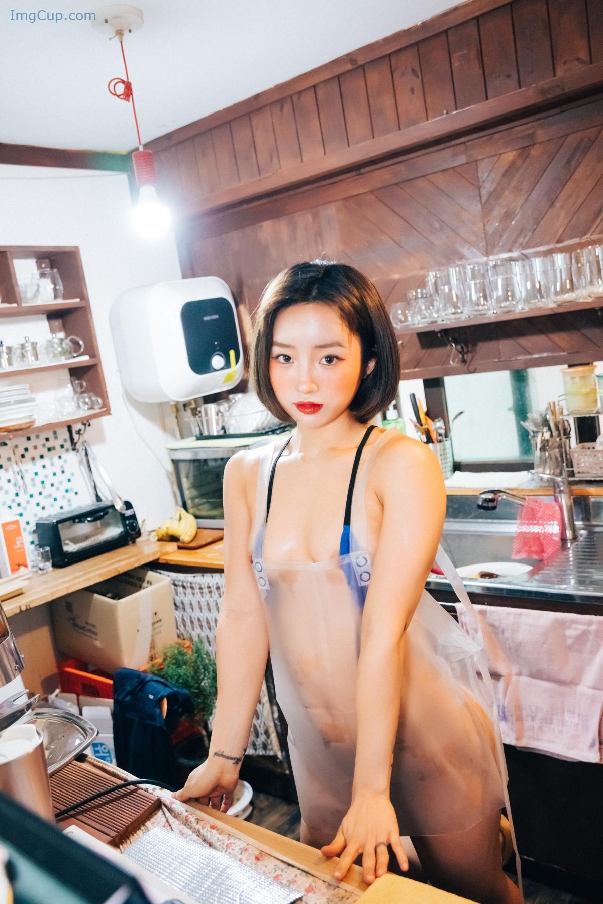 1776208335_195_Loozy-Booty-Queen-–-Vinyl-Aprons-SVer-A.jpg 1776208335 195 Loozy Booty Queen – Vinyl Aprons SVer A