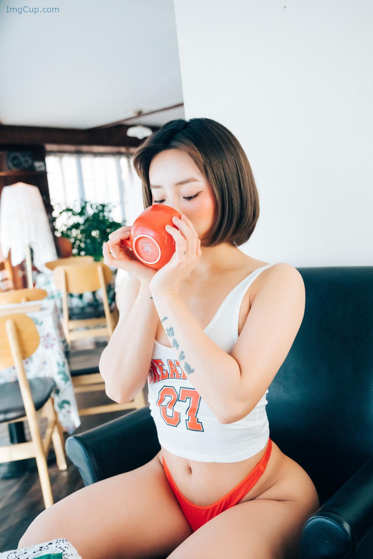 1776208457_630_Loozy-Booty-Queen-–-Vinyl-Aprons-SVer-A.jpg 1776208457 630 Loozy Booty Queen – Vinyl Aprons SVer A