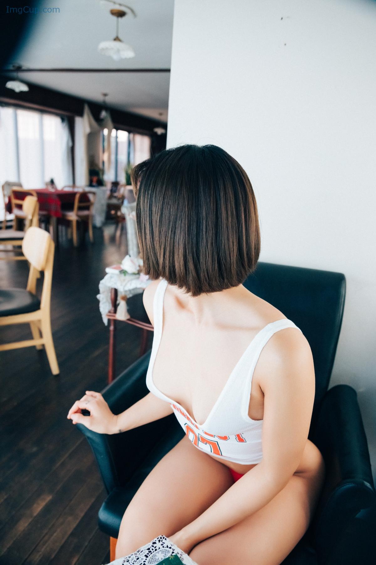 1776208467_889_Loozy-Booty-Queen-–-Vinyl-Aprons-SVer-A.jpg 1776208467 889 Loozy Booty Queen – Vinyl Aprons SVer A