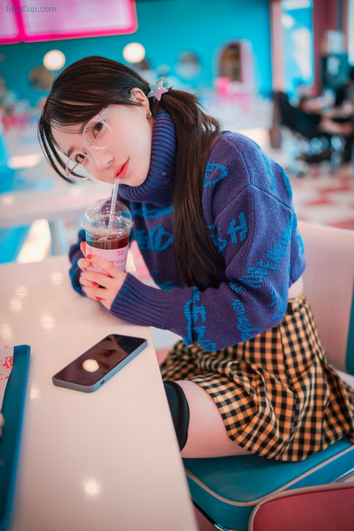 1776290625_909_DJAWA-Son-Ye-Eun-손예은-–-Early-Spring-Walk-In-March.jpg 1776290625 909 DJAWA Son Ye Eun 손예은 – Early Spring Walk In March