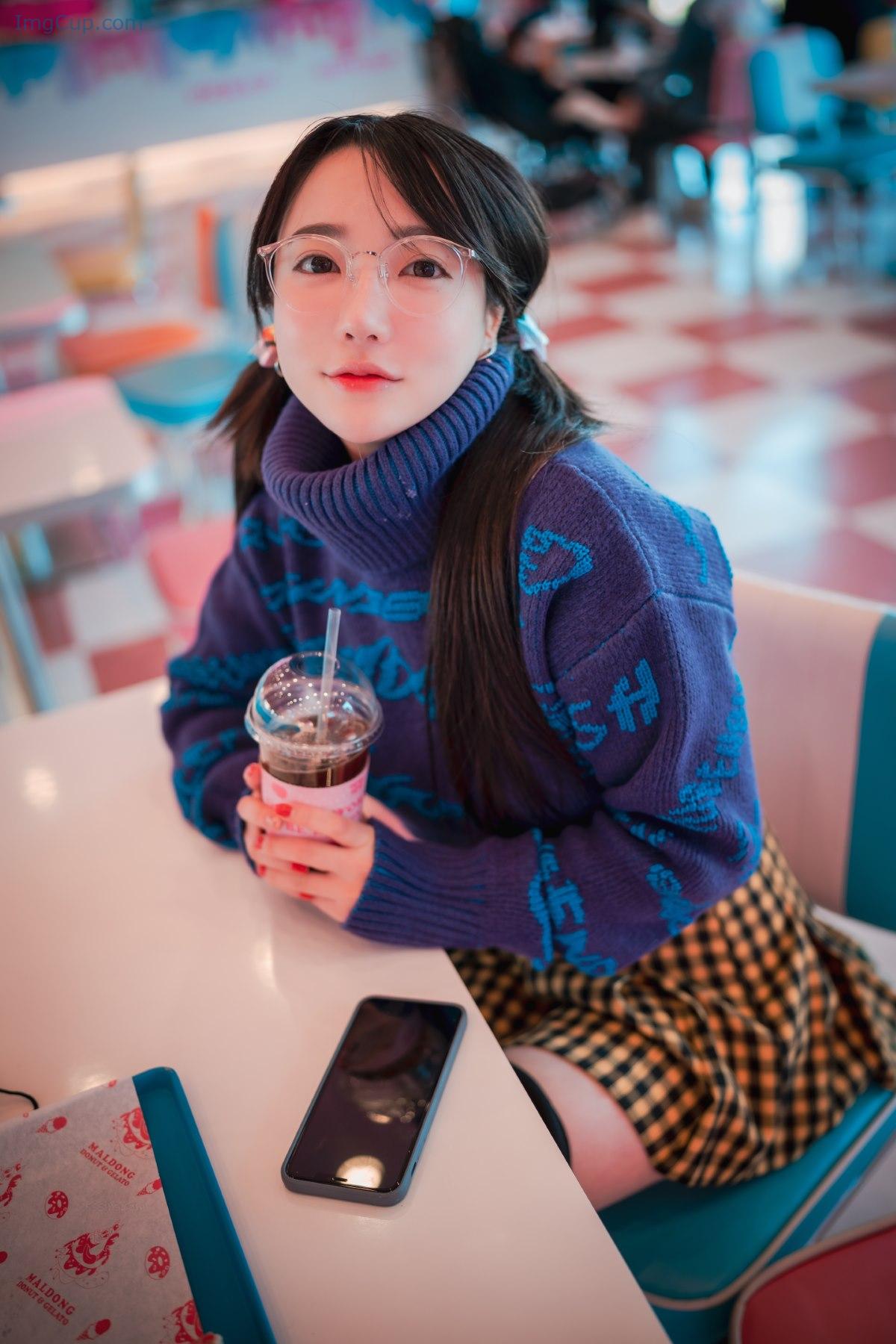 1776290630_378_DJAWA-Son-Ye-Eun-손예은-–-Early-Spring-Walk-In-March.jpg 1776290630 378 DJAWA Son Ye Eun 손예은 – Early Spring Walk In March