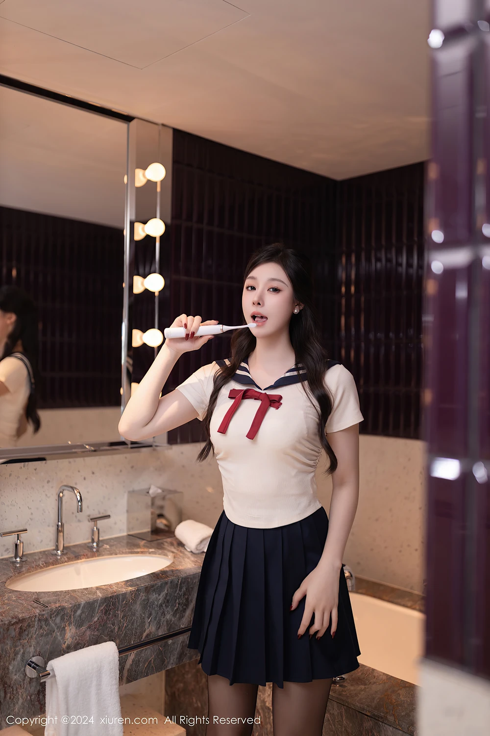 REN10M181_23.webp.webp REN10M181 23.webp