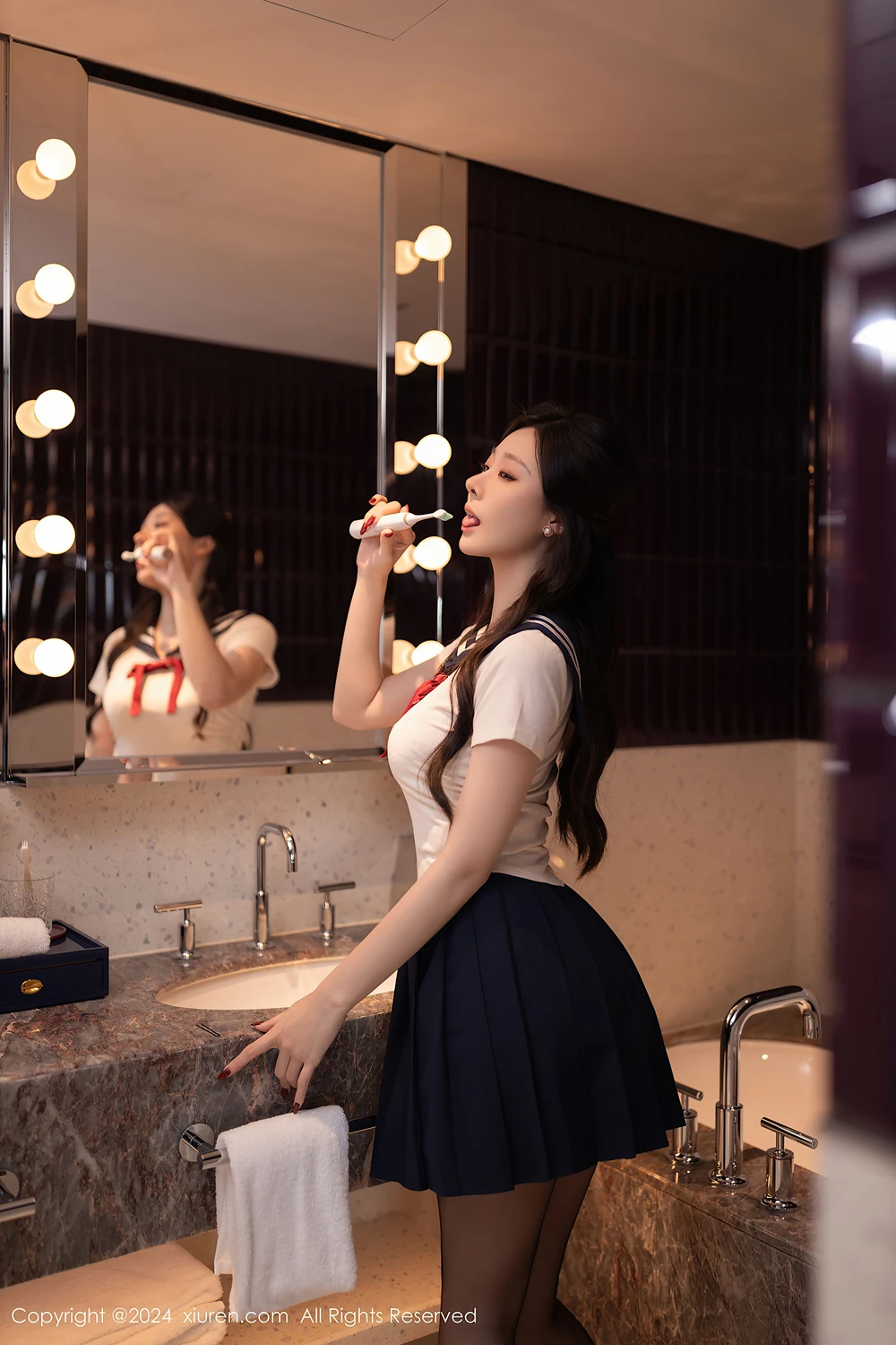 REN10M181_25.webp.webp REN10M181 25.webp