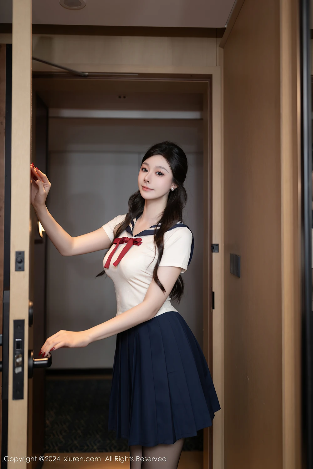 REN10M181_4.webp.webp REN10M181 4.webp